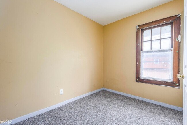 Building Photo - 5421 Toledo St