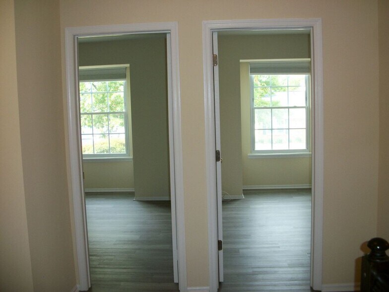 Building Photo - 348 Cotswold Pl