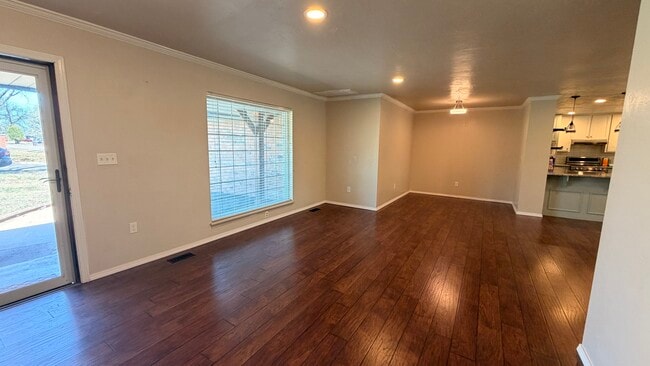 Building Photo - 209 E Cammack St