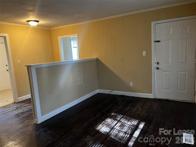 Building Photo - 107 N Turner Ave