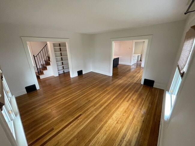 Building Photo - Charming Bungalow