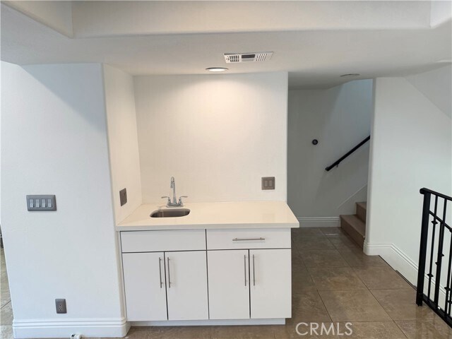 Building Photo - 5340 Las Virgenes Rd