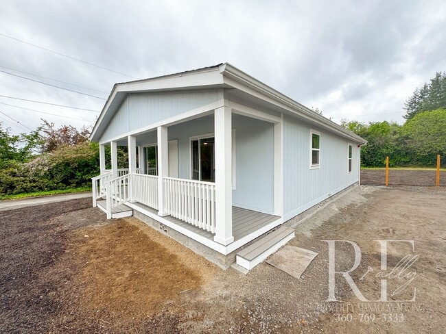 Building Photo - Bright, Beautiful, and Brand New in Silver...
