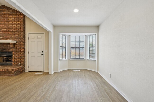 Building Photo - Newly Renovated Broken Arrow Beaut! Available for Immediate Move In!