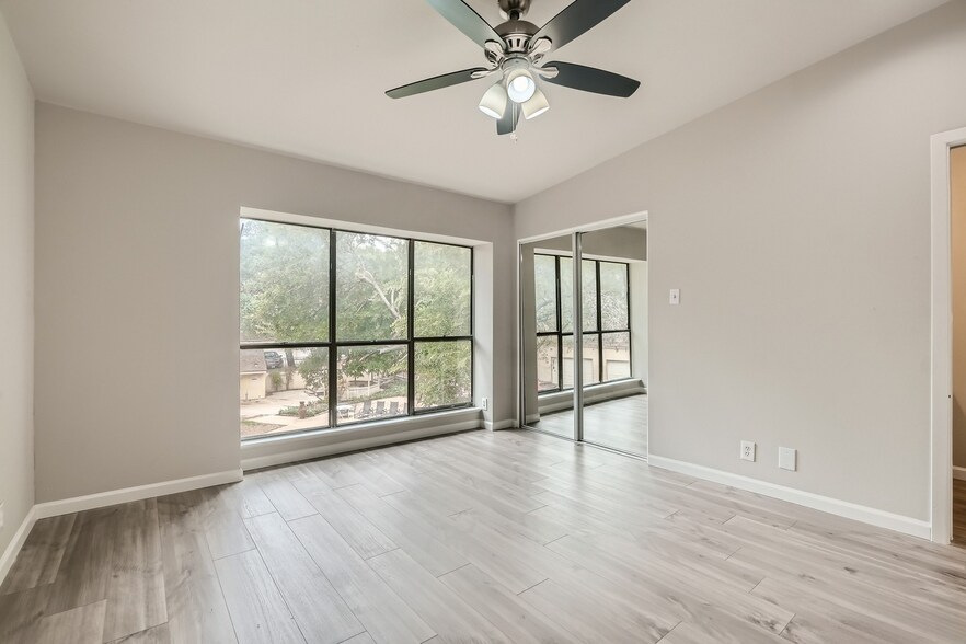 Building Photo - 8642 Fredericksburg Rd