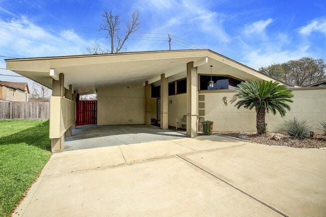 Building Photo - 5303 Tallow Ln