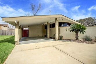 Building Photo - 5303 Tallow Ln