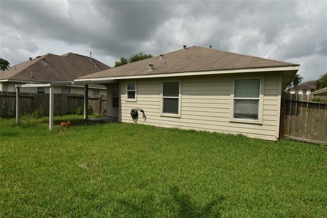 Building Photo - 826 Dracena Ct