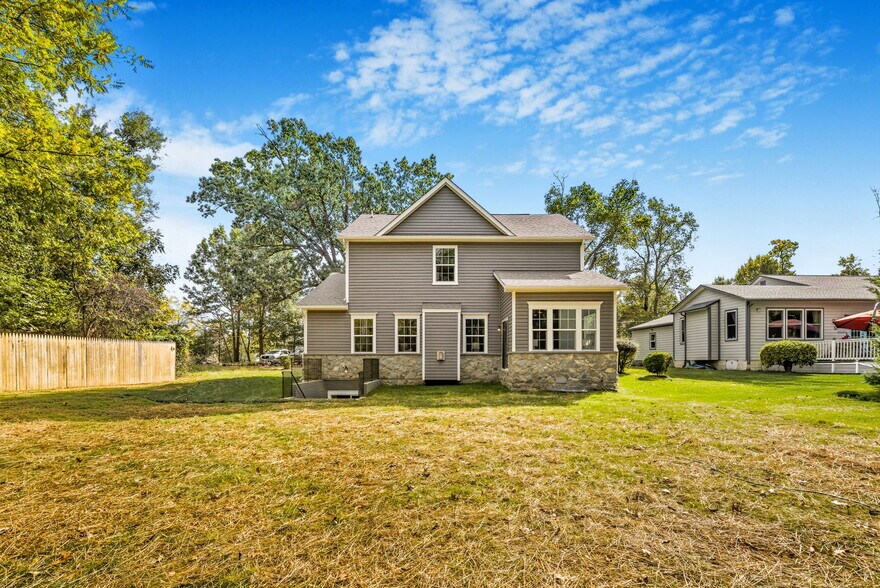 Building Photo - 328 Ridge Rd