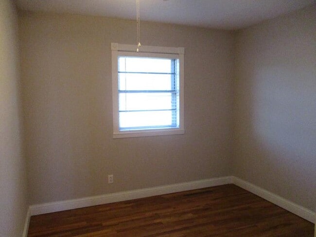 Building Photo - 1005 S 11th St