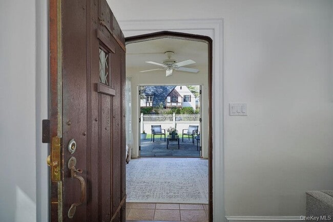 Building Photo - 4 Glenwolde Park