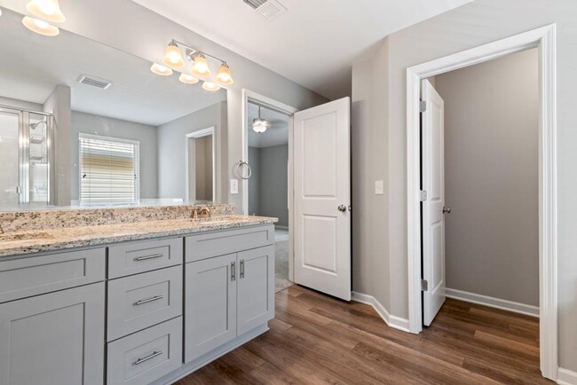 Building Photo - 1038 Valley Rock Dr