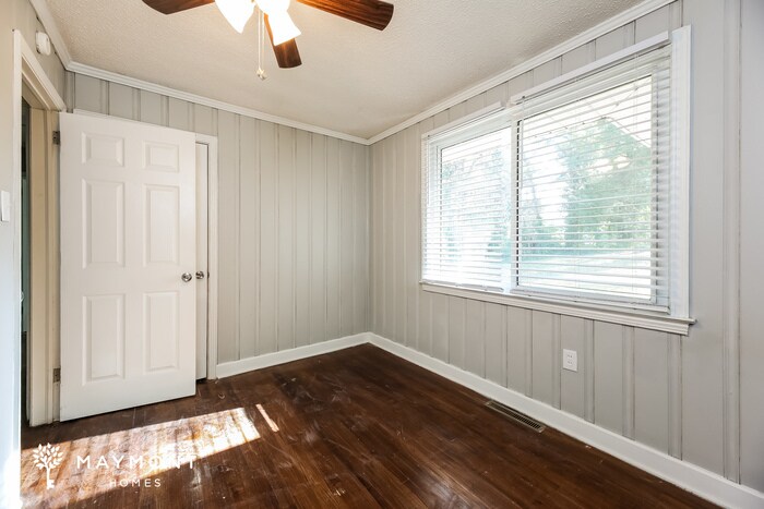 Building Photo - 311 E Dorchester Blvd