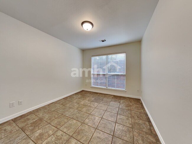 Building Photo - 2409 Brookline Trail