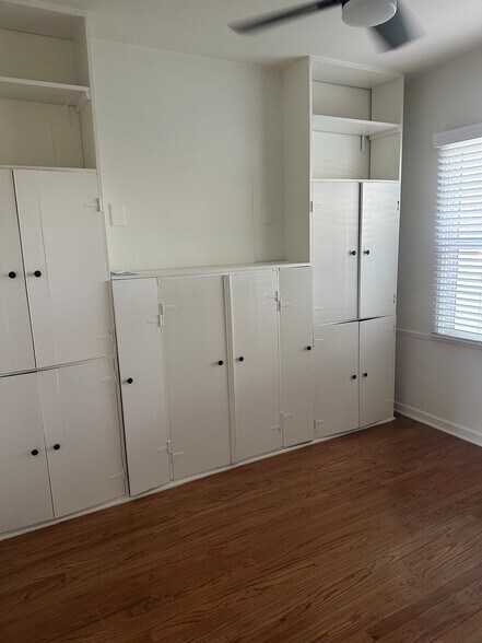 Building Photo - 229 N Griffith Park Dr