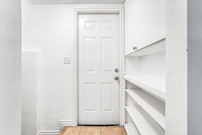 Building Photo - Updated three bed two bath house in Thousand Oaks with attached garage