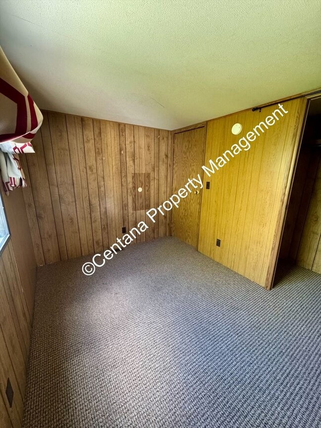 Building Photo - 3 bedroom 2 bathroom mobile home off of Co...