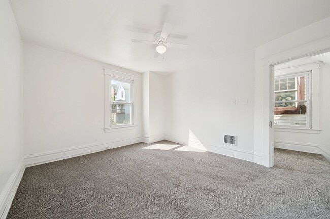 Building Photo - Fresh 3 bedroom home in Jeannette availabl...