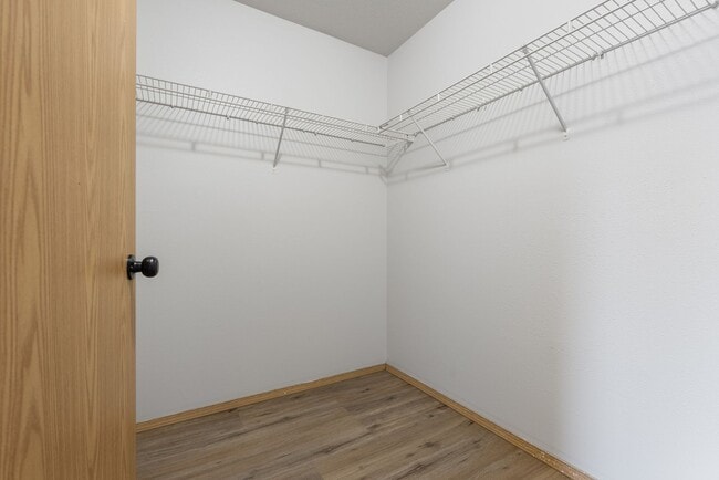 Building Photo - Beautiful Renovated 4b/2.5 bath home - SE Portland