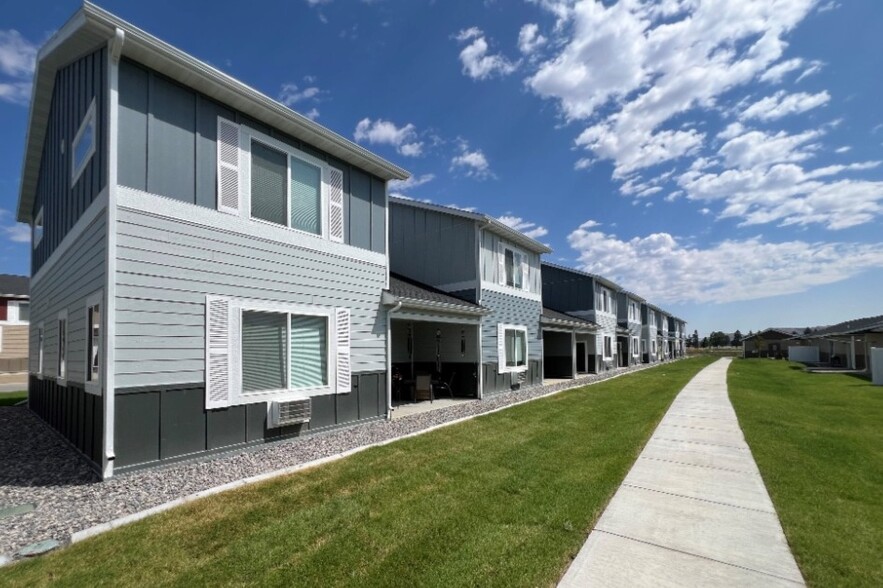 Townhome covered patio & walking path - Home Run Patio Home Apartments