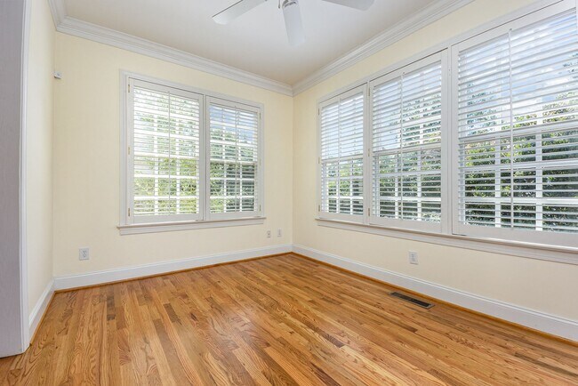Building Photo - Spacious Townhome in the Heart of Raleigh,...