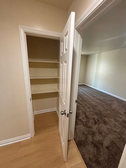 Building Photo - 203 E 109th Pl