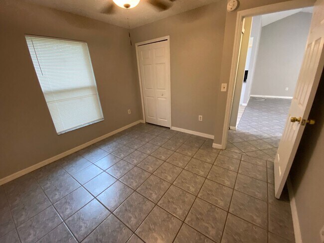 Building Photo - 3 Bedroom 2 Bath Home in East Orlando for Rent