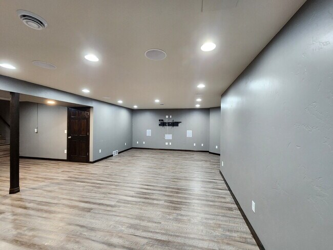 Building Photo - Home located in Family Friendly Neighborhood
