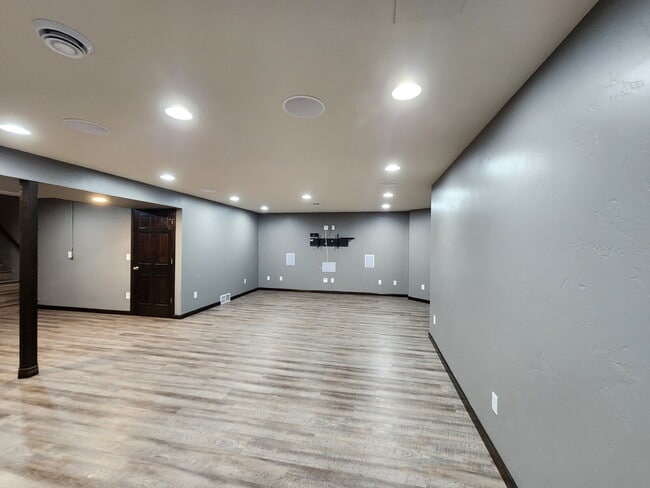 Building Photo - Short Lease Available