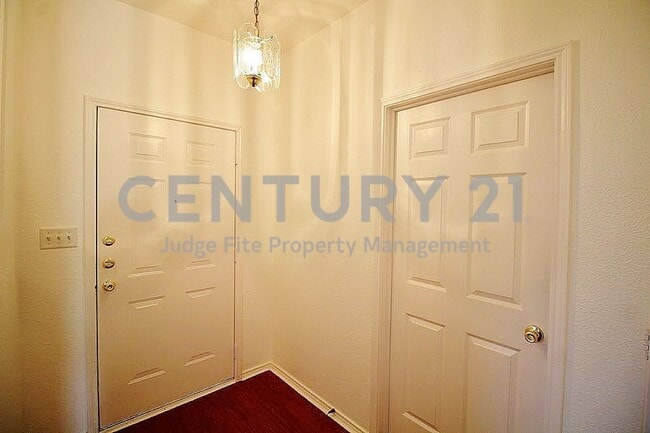 Building Photo - Charming 3/2/2 in Summit Oaks For Rent!