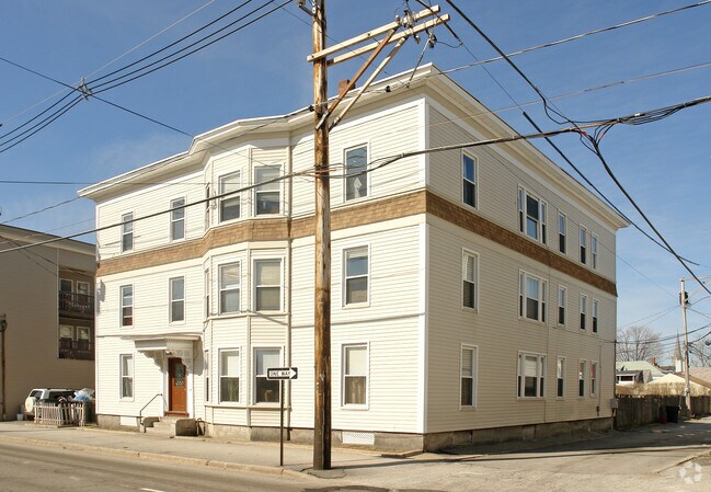 Building Photo - 416 Maple St
