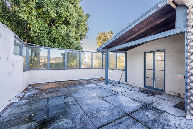 Building Photo - 491 Crescent