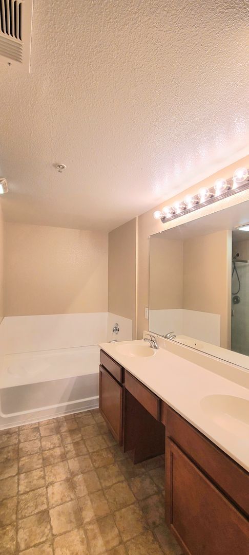 Building Photo - LUXURIOUS 1 STORY CONDO IN NATOMAS W/ ON-S...