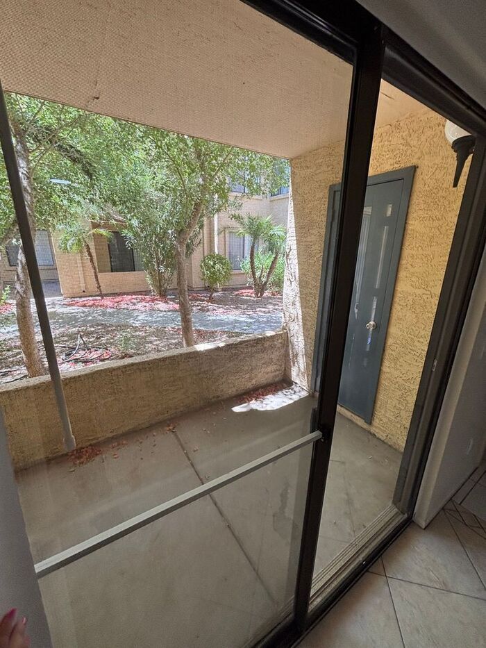 Building Photo - 1201 S McClintock Dr