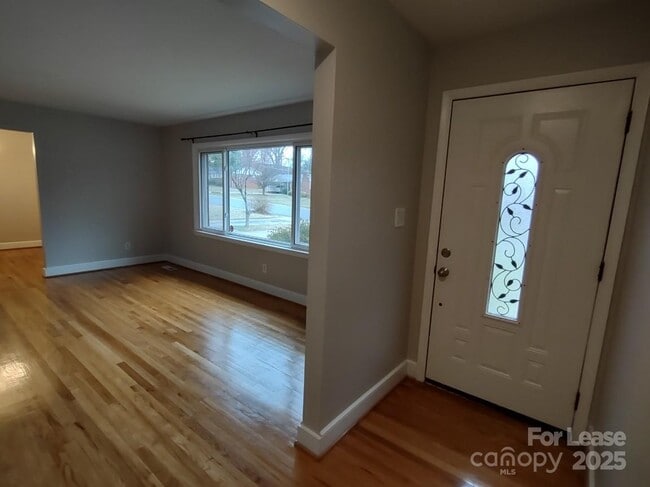 Building Photo - 5027 Dogwood Pl