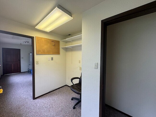 Building Photo - 2437 Ridgewood Dr