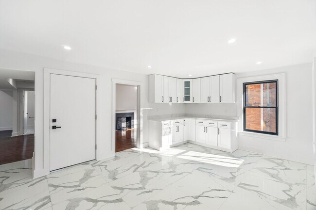 Building Photo - 54 Trumbull St