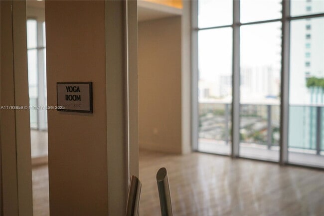 Building Photo - 488 NE 18th St