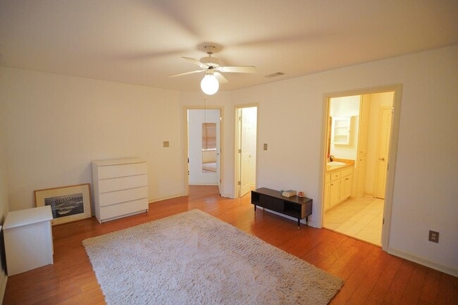 Building Photo - 4472 Bay Shore Cir