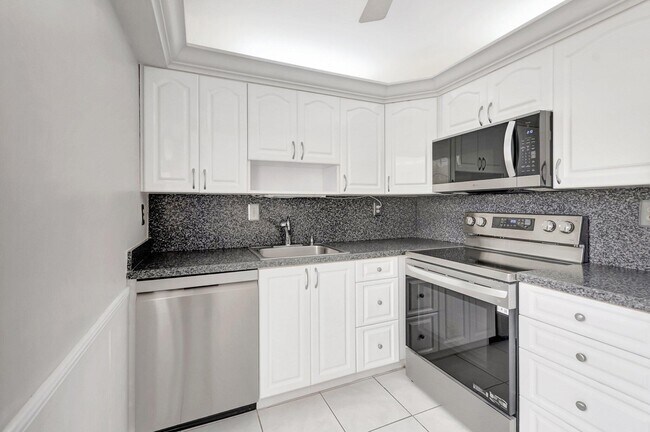Building Photo - 297 Monaco Way