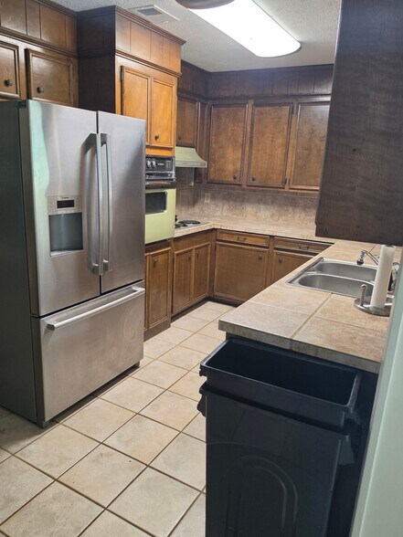 Building Photo - 307 Lakeside Dr