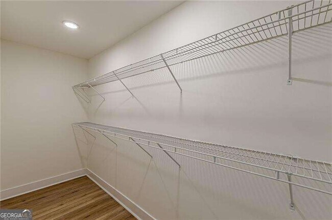 Building Photo - 525 Rosemont Dr