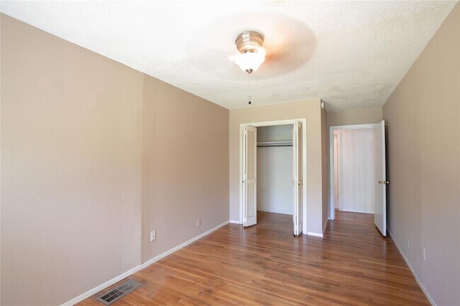 Building Photo - 1811 E 39th St