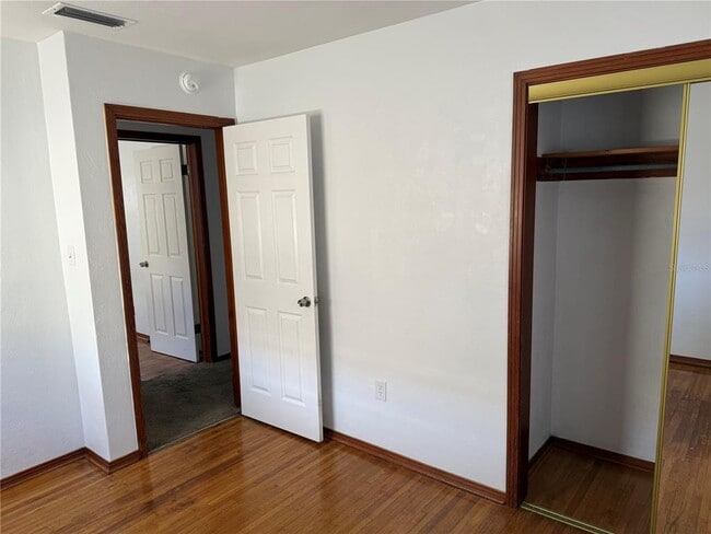 Building Photo - 1247 Lakeview Dr