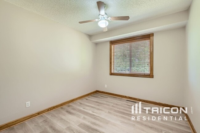 Building Photo - 15823 Foxhill Ave N