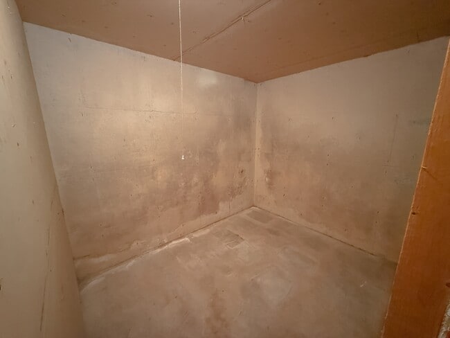 Building Photo - 426 Rushmore Ln
