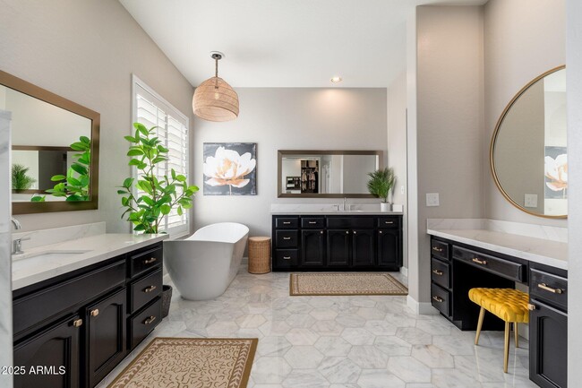 Building Photo - 5712 E Blue Sky Dr