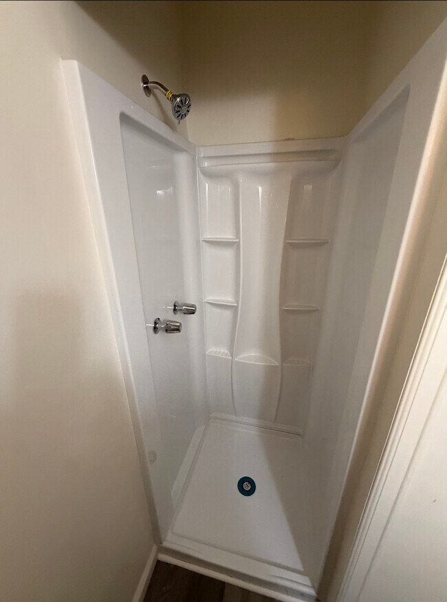 Building Photo - 826 E Rte 66