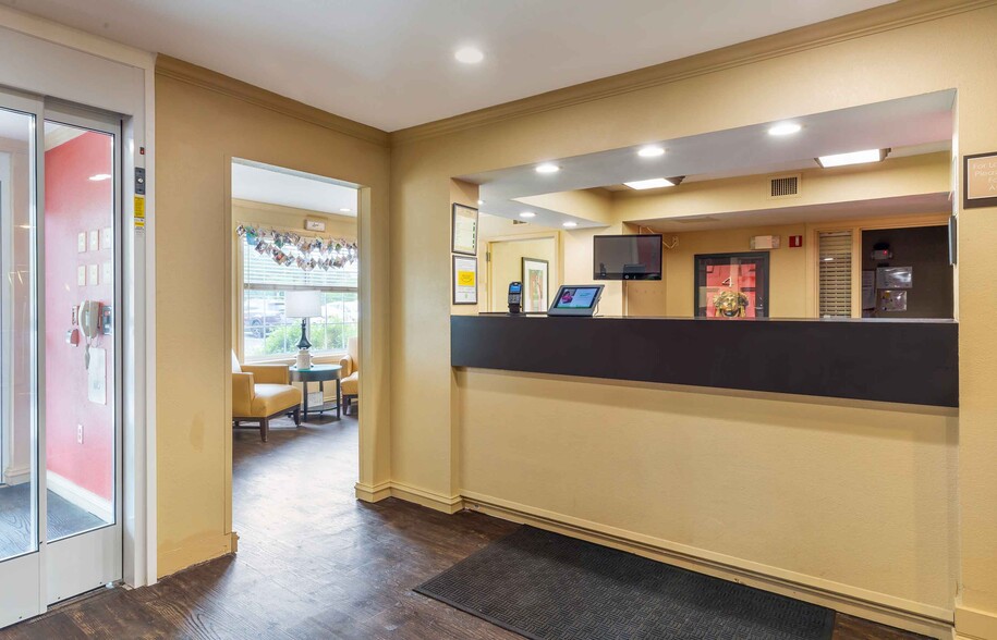 Building Photo - Furnished Studio-Boston - Marlborough