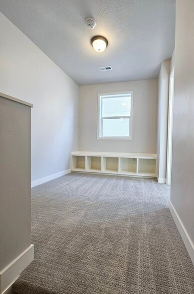 Building Photo - 6720 Peak Dr